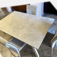 Tavolo moderno con 4 sedie coordinate