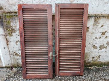 Persiana in legno per finestra