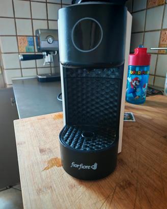 Macchina caffè a capsule + cappuccinatore