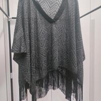 UDQ - Poncho corto lavorato con frange 