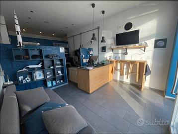 Negozio/ufficio fronte spiaggia libera