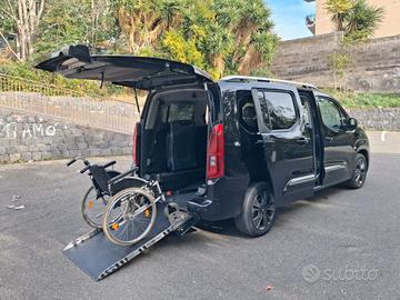 Toyota Proace Pianale ribassato con rampa disabili