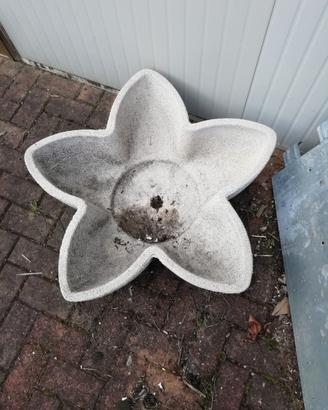 Fioriera a forma di margherita in graniglia bianca