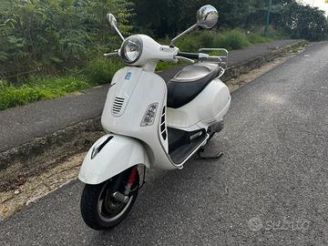 Piaggio Vespa 300 GTS