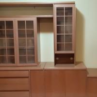 Mobile sala in legno chiaro, vetrine,cassetti,ante