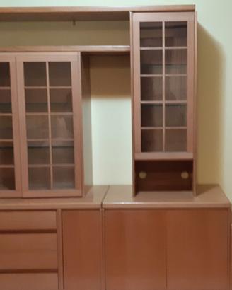 Mobile sala in legno chiaro, vetrine,cassetti,ante