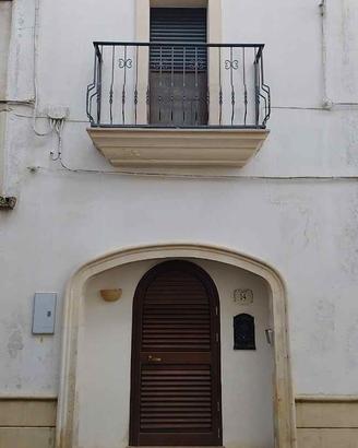 Casa arredata su due piani in centro Vitigliano