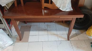 Tavolo in legno massello