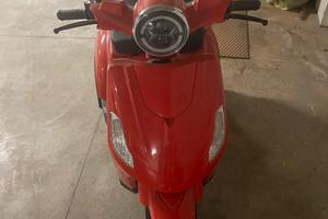 Motorino a tre ruote per anziani