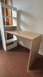 scrivania con libreria 