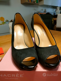 Décolleté nero con punta aperta