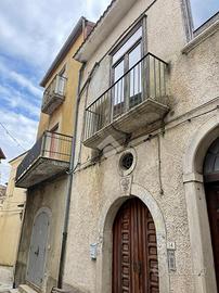 CASA SEMINDIPENDENTE A CASTELVETERE SUL CALORE