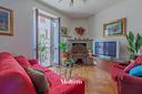 casa-indipendente-di-220-m²-con-3-locali-e-box-aut