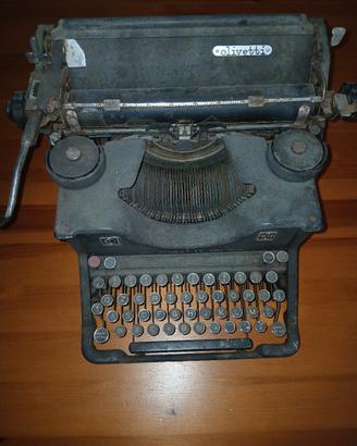 macchina da scrivere olivetti originale  da collez