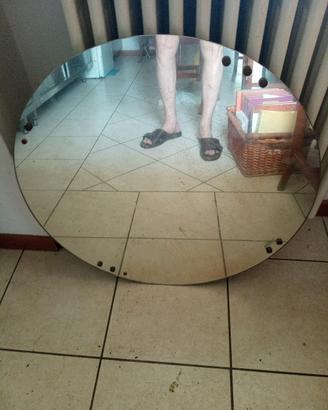 specchio su grande legno