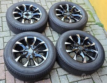 Cerchi in lega neri più gomme nuove