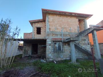 Villetta rustica con giardino