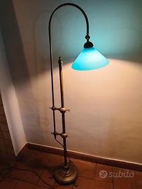 lampada antica in ottone con paralume in vetro