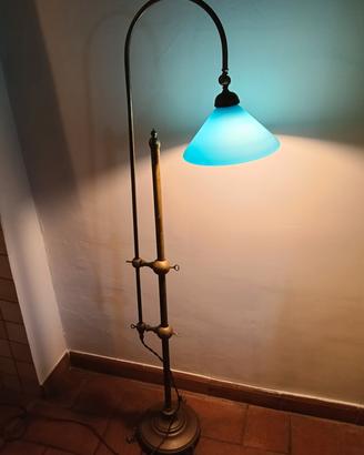 lampada antica in ottone con paralume in vetro