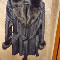 Giacca con collo e polsi di pelliccia