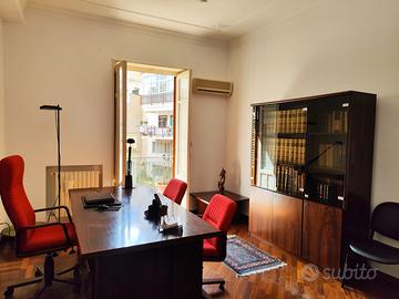 2 stanze luminose in studio legale