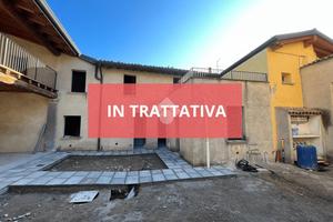 VILLA A SCHIERA A CAZZAGO SAN MARTINO