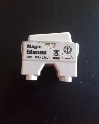 interruttore BTicino Magic 5001.