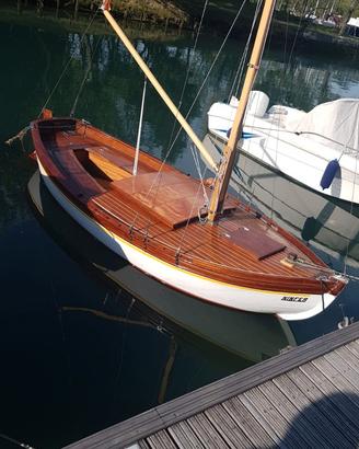 Barca a vela in legno (Batana)