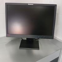 Monitor Lenovo.