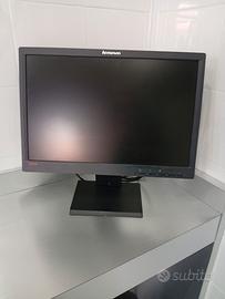 Monitor Lenovo.