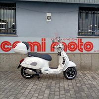 Piaggio Vespa GTS 300 Super