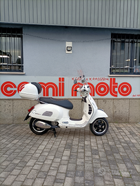 Piaggio Vespa GTS 300 Super