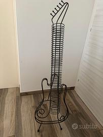 Porta CD a forma di chitarra in ferro battuto