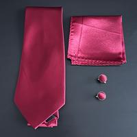 Cravatta, pochette e gemelli