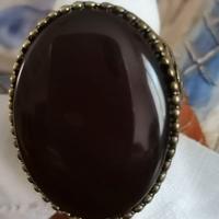 Anello bigiotteria con pietra viola scuro