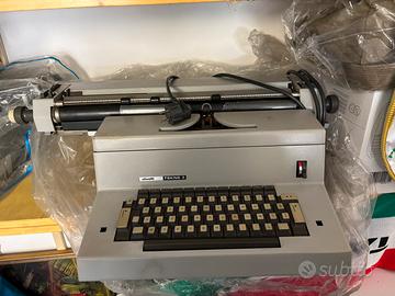 Macchina da scrivere  Olivetti