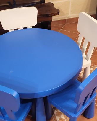 Tavolo tondo per bambini blu con 5 sedie