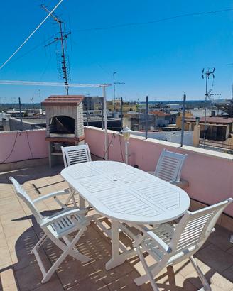 tavolo in legno da esterno con 4 sedie