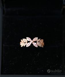 Elegante anello vanta 73 diamanti naturali rotondi