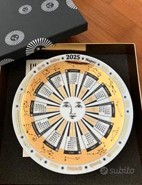 Piatto Fornasetti - Calendario 2025