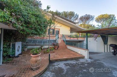 PORZIONE DI BIFAMILIARE A ROMA