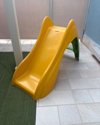 Scivolo da giardino per bambini.