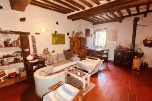 Rustico / Casale di 110 m² con più di 5 locali e p