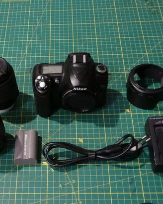 Fotocamera reflex Nikon D50 con secondo obiettivo