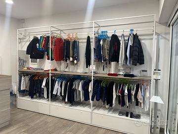 Stigliatura  negozio abbigliamento o cabina armadi