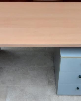 Scrivania e cassettiera