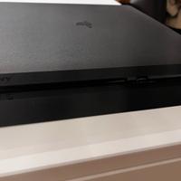 PlayStation 4 Slim - Pari al nuovo + Cavi