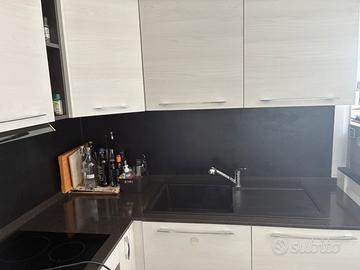 Cucina e parete salotto coordinati LUBE