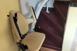 Montascale a poltroncina per scale curve-come nuov