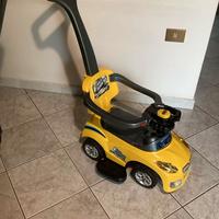 Macchina cavalcabile per bambini color gialla